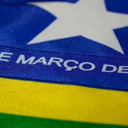 Detalhe do tecido da bandeira do Piauí